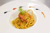 spaghetti di Gragnano con polpa di riccio fresca e gamberi
rossi